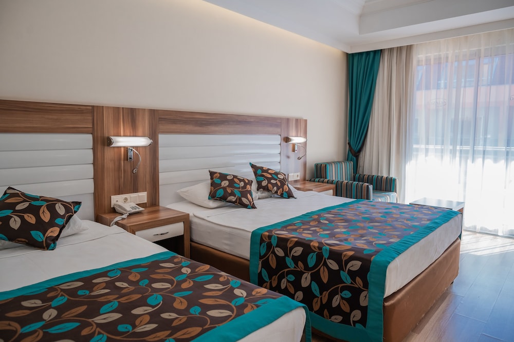 Dizalya Palm Garden - All Inclusive — Hotel rooms in Alanya