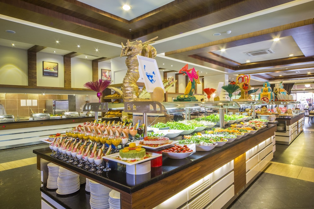 Dizalya Palm Garden - All Inclusive — Restaurant & bars in Alanya