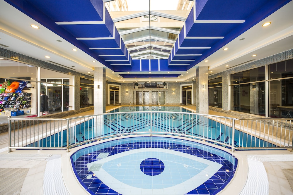 Dizalya Palm Garden - All Inclusive — Swimming pool in Alanya