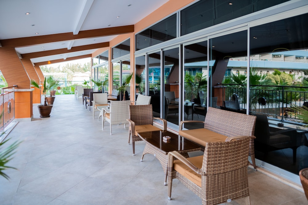 Dizalya Palm Garden - All Inclusive — Restaurant & bars in Alanya