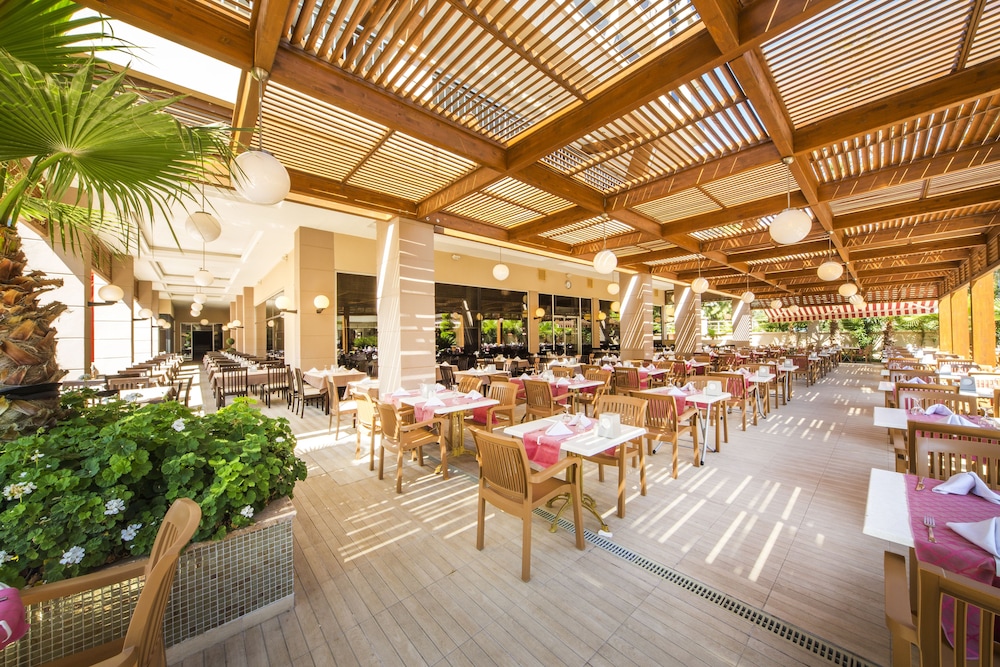 Dizalya Palm Garden - All Inclusive — Restaurant & bars in Alanya