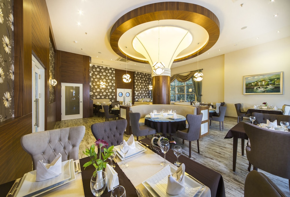 Dizalya Palm Garden - All Inclusive — Restaurant & bars in Alanya