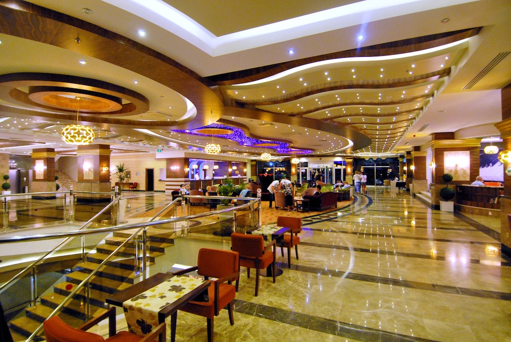 Dizalya Palm Garden - All Inclusive — Hotel building in Alanya