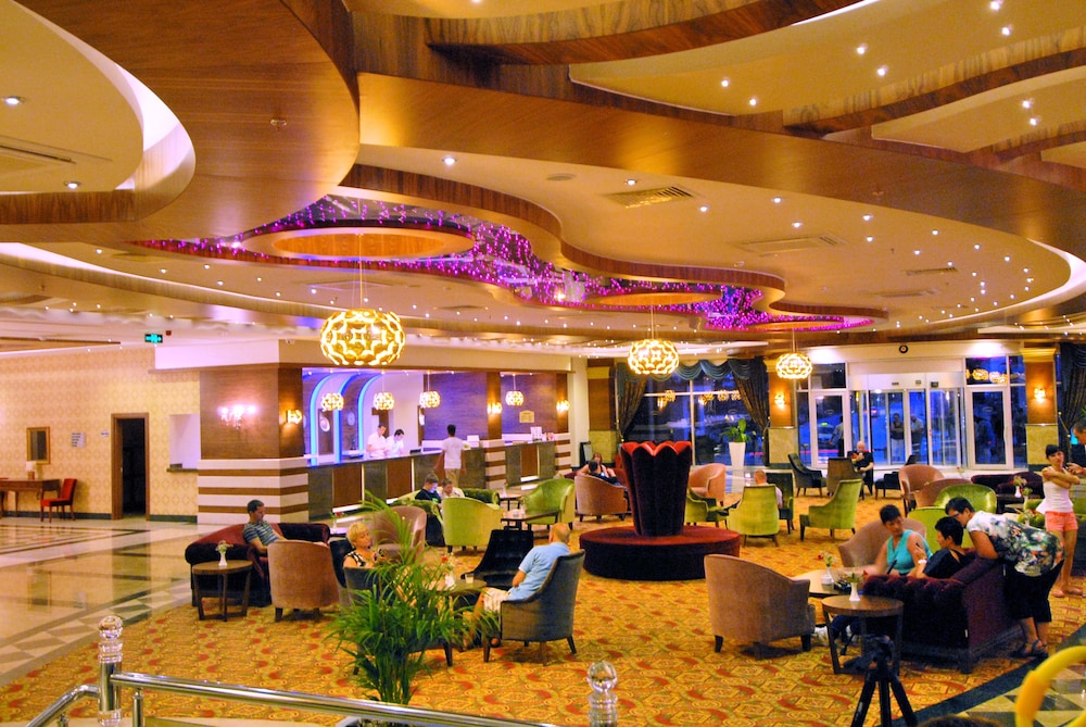 Dizalya Palm Garden - All Inclusive — Hotel building in Alanya