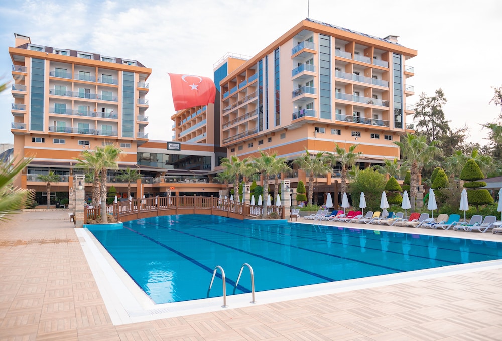 Dizalya Palm Garden - All Inclusive — Swimming pool in Alanya