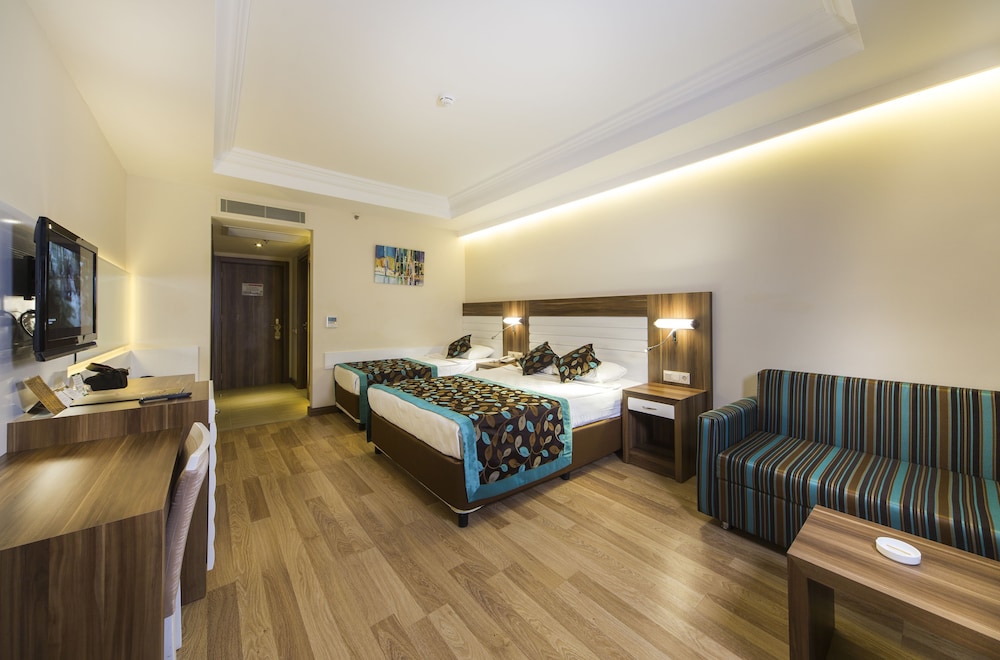 Dizalya Palm Garden - All Inclusive — Hotel rooms in Alanya