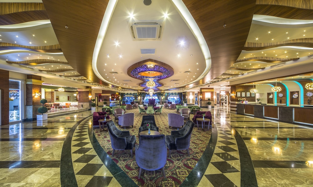 Dizalya Palm Garden - All Inclusive — Hotel building in Alanya