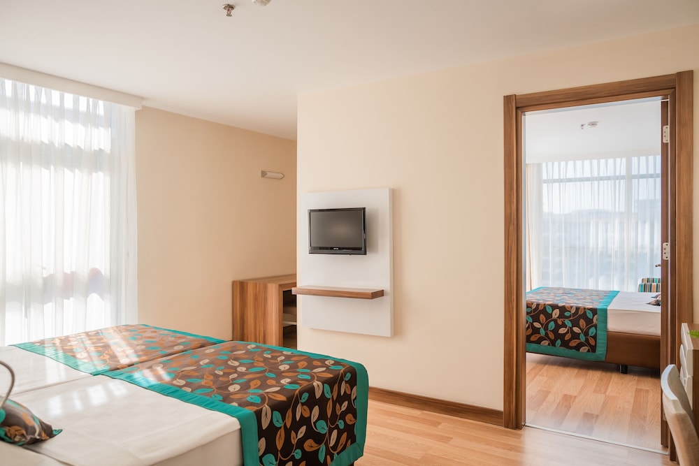 Dizalya Palm Garden - All Inclusive — Hotel rooms in Alanya