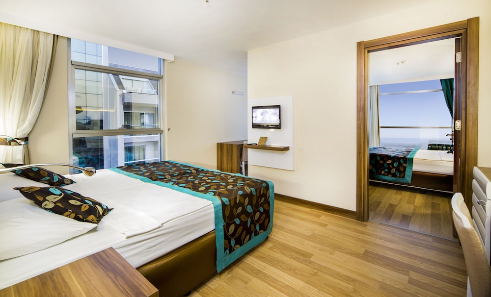 Dizalya Palm Garden - All Inclusive — Hotel rooms in Alanya