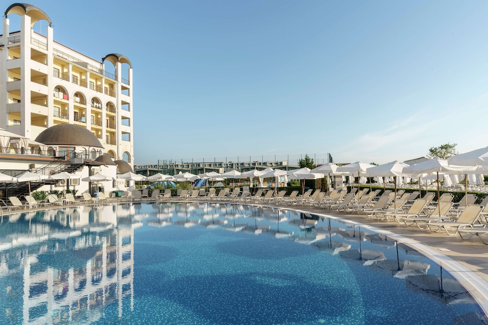 Alua Helios Bay- All Inclusive - Hyatt Inclusive Collection — Swimming pool in Obzor, Burgas Region