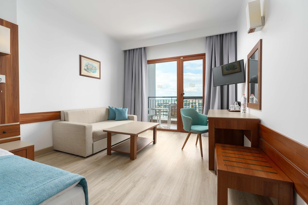 Alua Helios Bay- All Inclusive - Hyatt Inclusive Collection — Hotel rooms in Obzor, Burgas Region