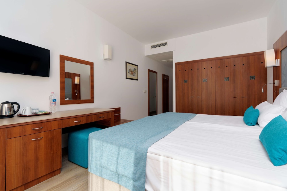 Alua Helios Bay- All Inclusive - Hyatt Inclusive Collection — Hotel rooms in Obzor, Burgas Region