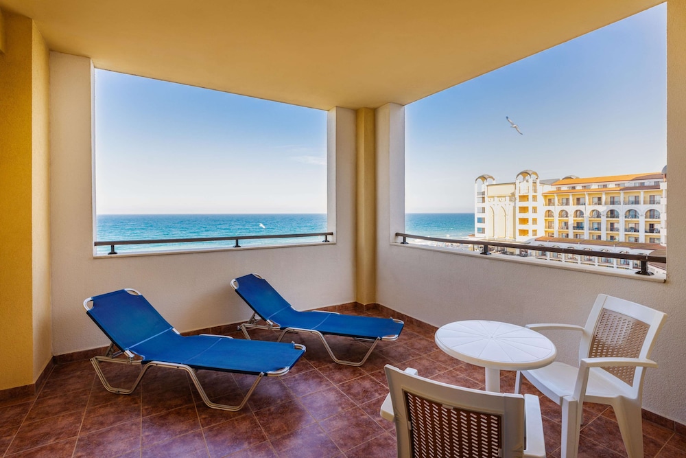 Alua Helios Bay- All Inclusive - Hyatt Inclusive Collection — Hotel rooms in Obzor, Burgas Region