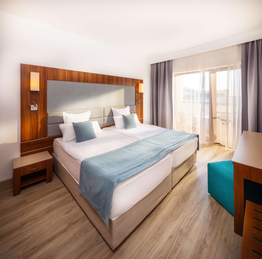 Alua Helios Bay- All Inclusive - Hyatt Inclusive Collection — Hotel rooms in Obzor, Burgas Region
