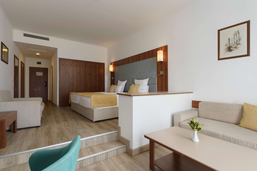 Alua Helios Bay- All Inclusive - Hyatt Inclusive Collection — Hotel rooms in Obzor, Burgas Region