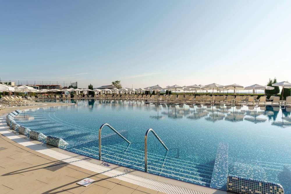 Alua Helios Bay- All Inclusive - Hyatt Inclusive Collection — Swimming pool in Obzor, Burgas Region