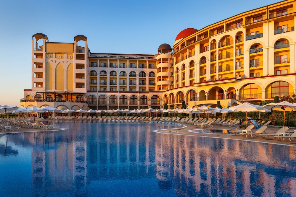 Alua Helios Bay- All Inclusive - Hyatt Inclusive Collection — Swimming pool in Obzor, Burgas Region
