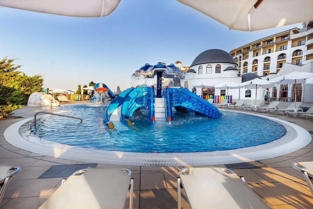 Alua Helios Bay- All Inclusive - Hyatt Inclusive Collection — Swimming pool in Obzor, Burgas Region