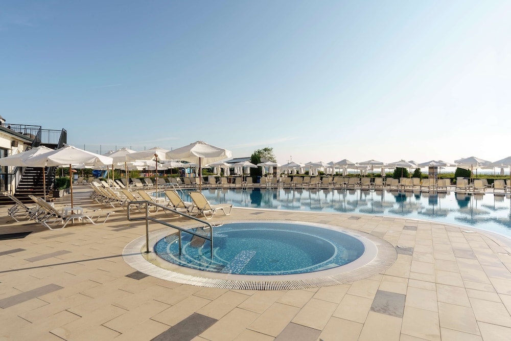 Alua Helios Bay- All Inclusive - Hyatt Inclusive Collection — Swimming pool in Obzor, Burgas Region