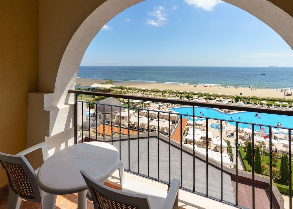 Alua Helios Bay- All Inclusive - Hyatt Inclusive Collection — Beach in Obzor, Burgas Region