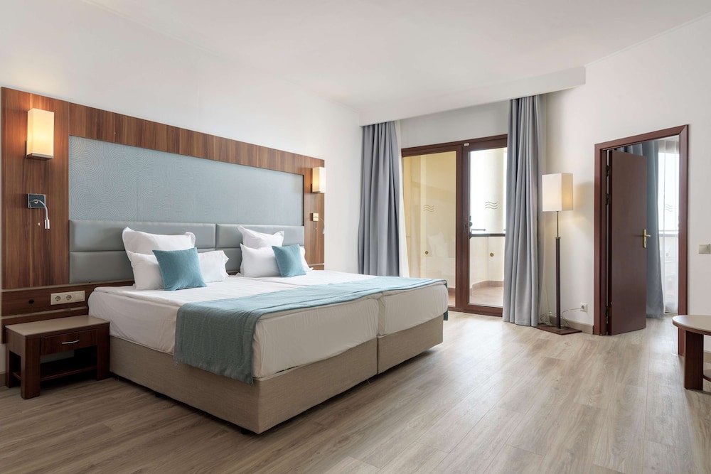 Alua Helios Bay- All Inclusive - Hyatt Inclusive Collection — Hotel rooms in Obzor, Burgas Region