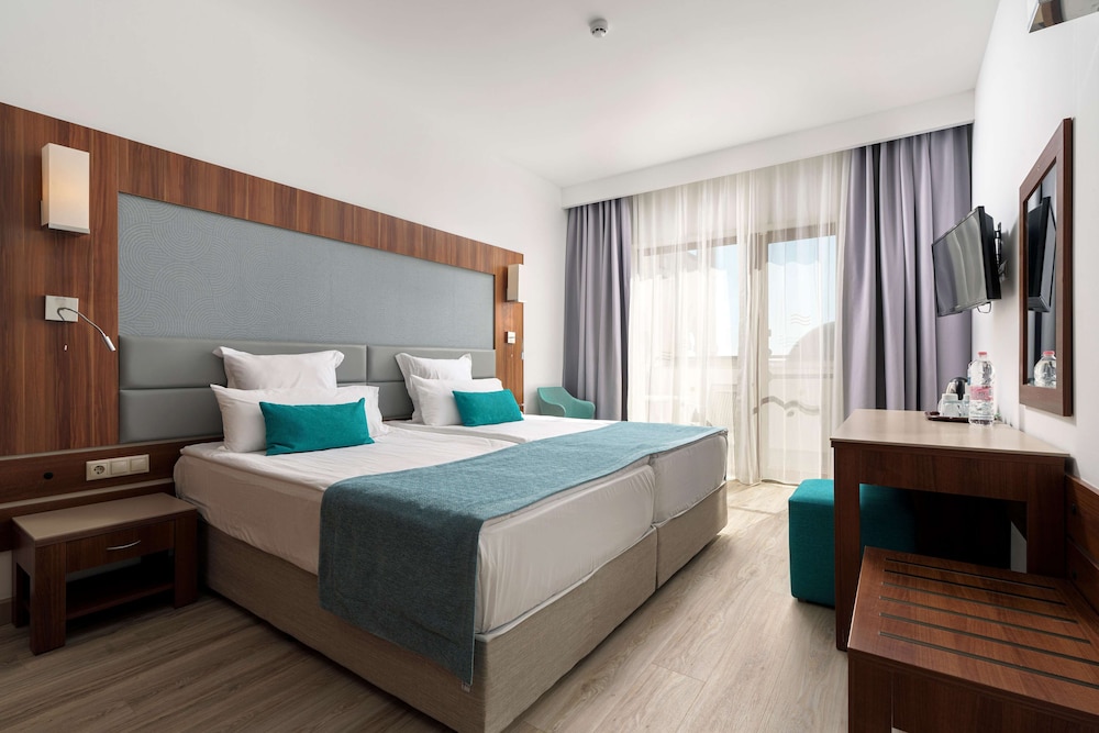 Alua Helios Bay- All Inclusive - Hyatt Inclusive Collection — Hotel rooms in Obzor, Burgas Region