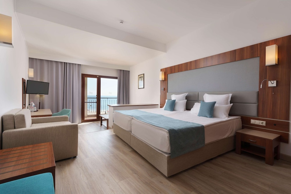 Alua Helios Bay- All Inclusive - Hyatt Inclusive Collection — Hotel rooms in Obzor, Burgas Region