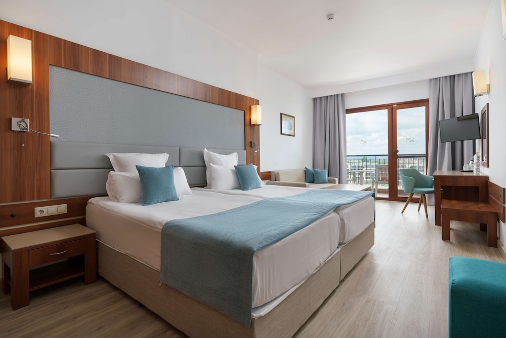 Alua Helios Bay- All Inclusive - Hyatt Inclusive Collection — Hotel rooms in Obzor, Burgas Region