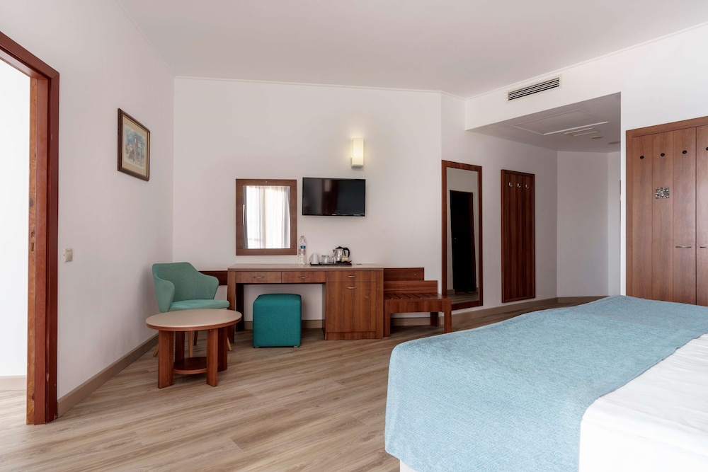 Alua Helios Bay- All Inclusive - Hyatt Inclusive Collection — Hotel rooms in Obzor, Burgas Region