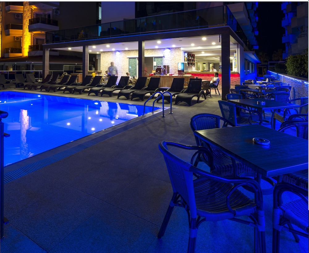 Kleopatra Life Hotel & SPA — Swimming pool in Alanya