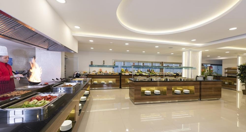 Kleopatra Life Hotel & SPA — Restaurant & bars in Alanya