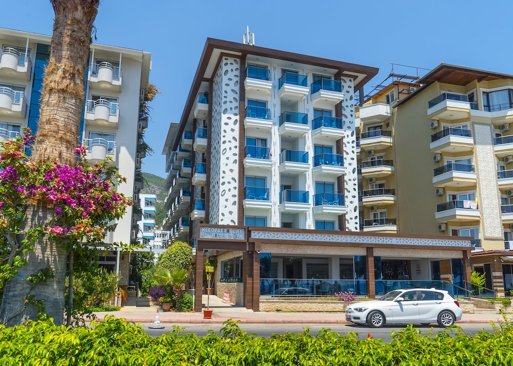 Kleopatra Life Hotel & SPA — Hotel building in Alanya