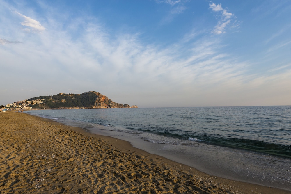 Kleopatra Life Hotel & SPA — Beach in Alanya