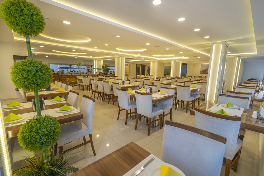 Kleopatra Life Hotel & SPA — Restaurant & bars in Alanya