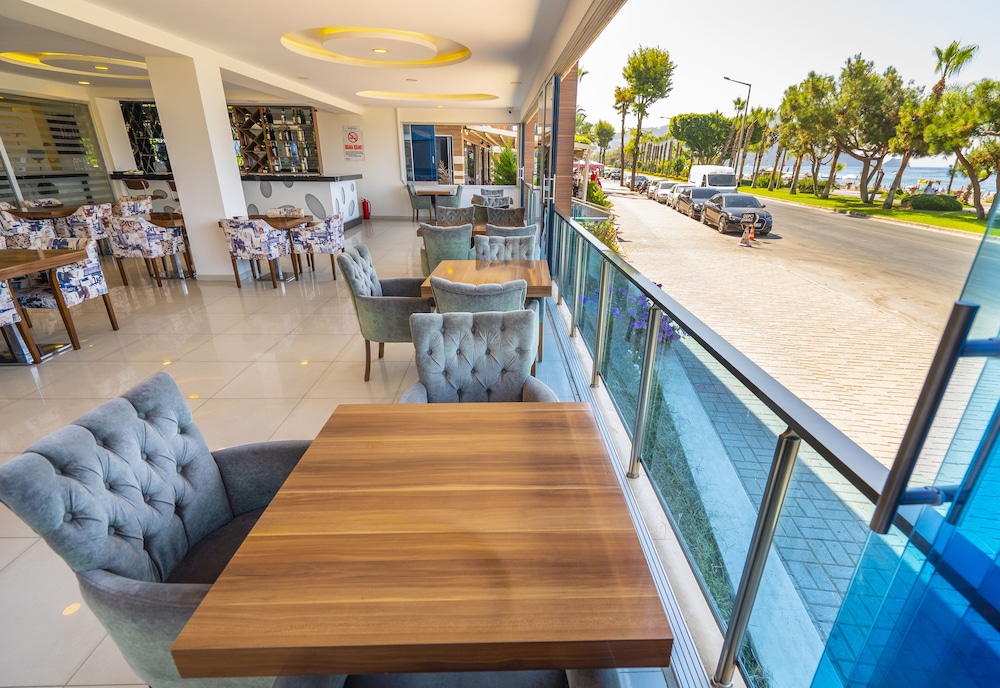 Kleopatra Life Hotel & SPA — Restaurant & bars in Alanya