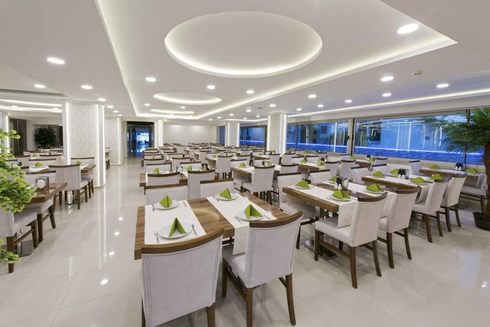 Kleopatra Life Hotel & SPA — Restaurant & bars in Alanya