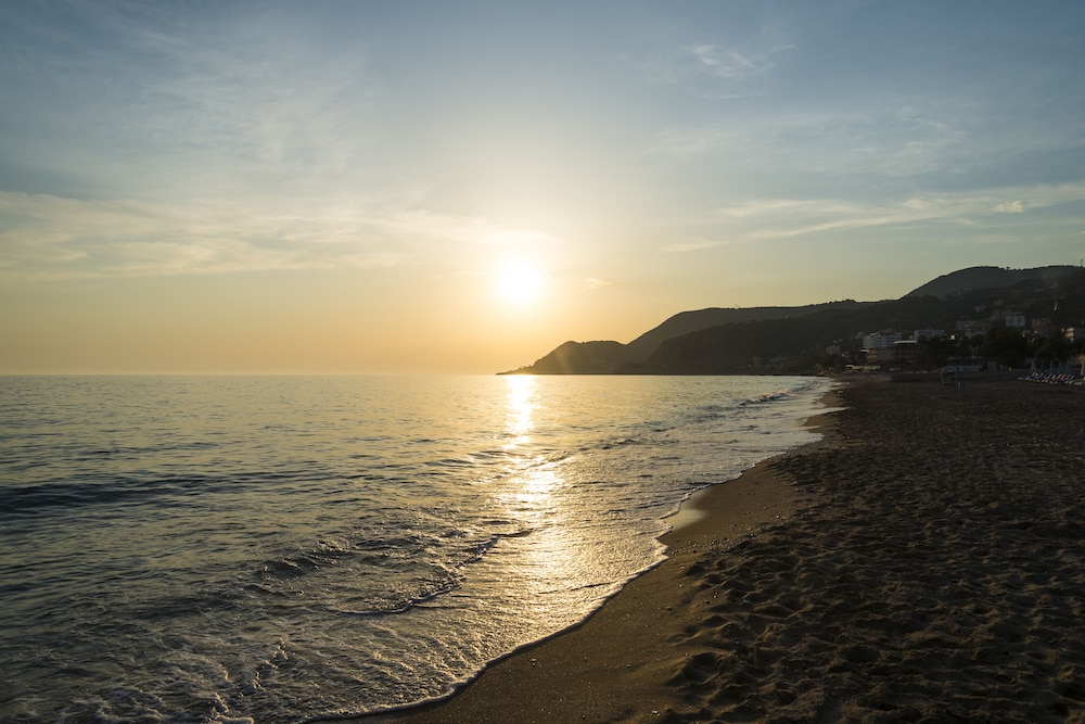 Kleopatra Life Hotel & SPA — Beach in Alanya