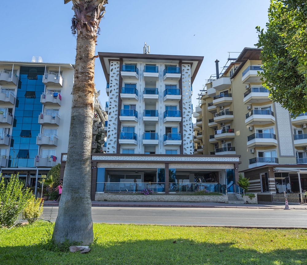 Kleopatra Life Hotel & SPA — Hotel building in Alanya