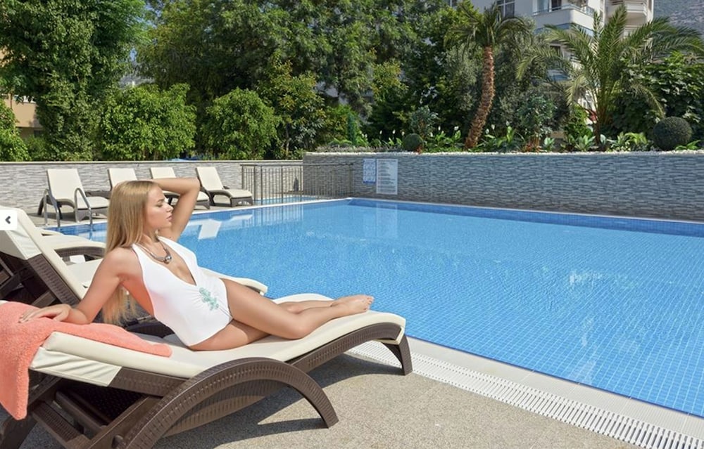 Kleopatra Life Hotel & SPA — Swimming pool in Alanya