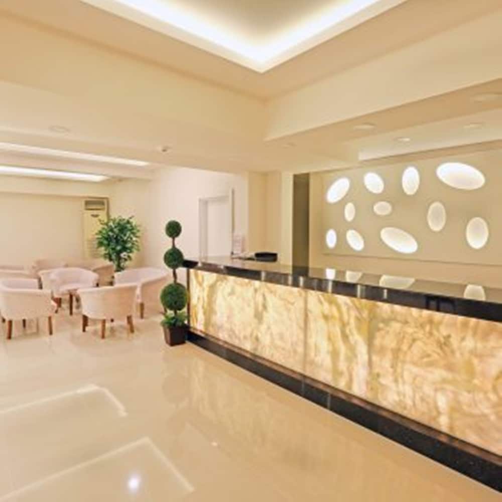 Kleopatra Life Hotel & SPA — Hotel building in Alanya