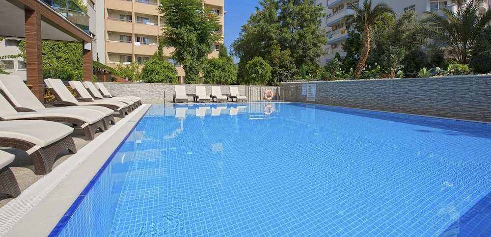 Kleopatra Life Hotel & SPA — Swimming pool in Alanya