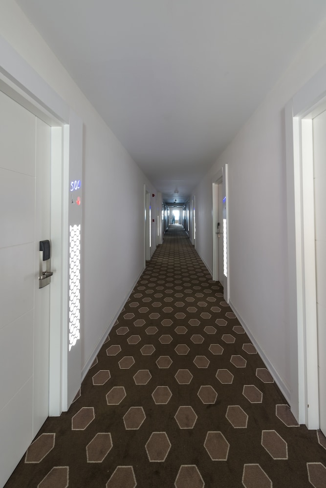 Kleopatra Life Hotel & SPA — Hotel building in Alanya