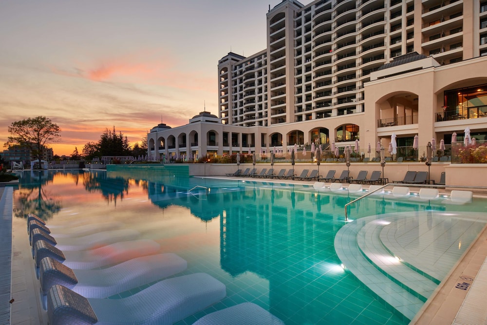 Secrets Sunny Beach Resort & Spa- All Inclusive - Adults Only - Hyatt Inclusive Collection — Swimming pool in Sunny Beach, Burgas Region
