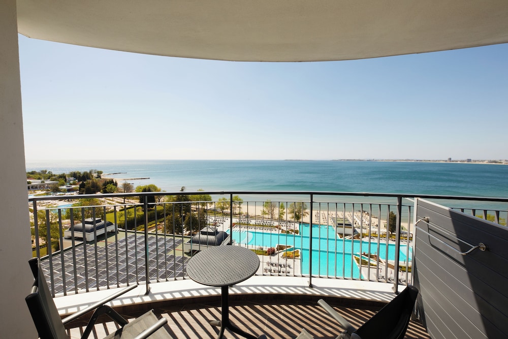 Secrets Sunny Beach Resort & Spa- All Inclusive - Adults Only - Hyatt Inclusive Collection — Swimming pool in Sunny Beach, Burgas Region