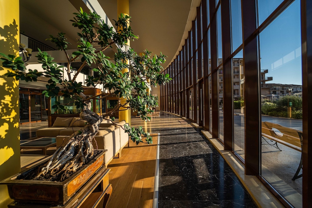 HVD Club Hotel Miramar - Ultra All Inclusive — Hotel building in Obzor, Burgas Region