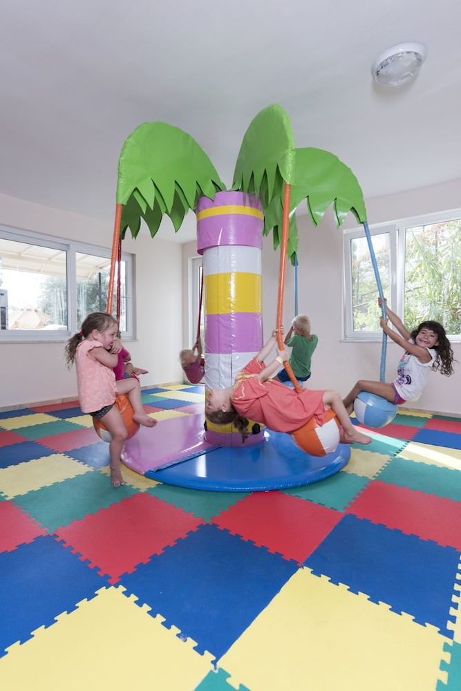 Club Paradiso Hotel — Attractions for children in Alanya