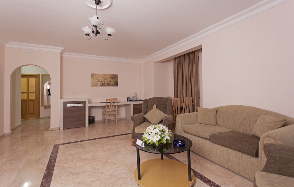 Club Paradiso Hotel — Hotel rooms in Alanya