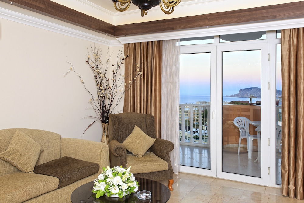 Club Paradiso Hotel — Hotel rooms in Alanya