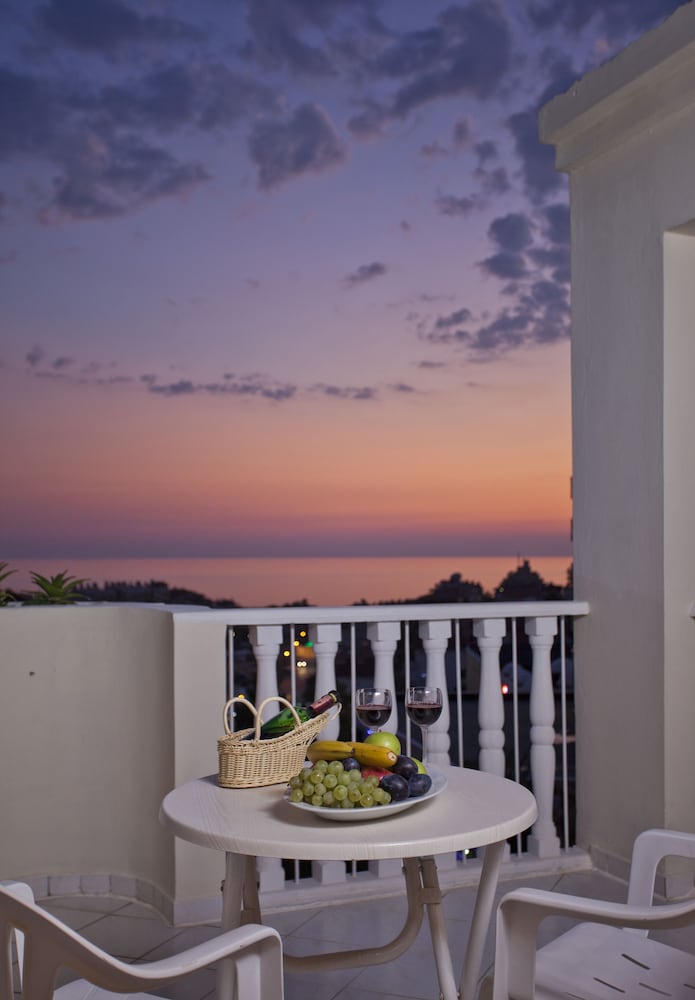 Club Paradiso Hotel — Hotel rooms in Alanya