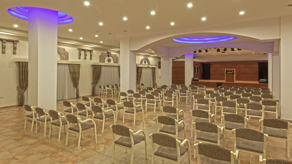 Club Paradiso Hotel — Hotel building in Alanya